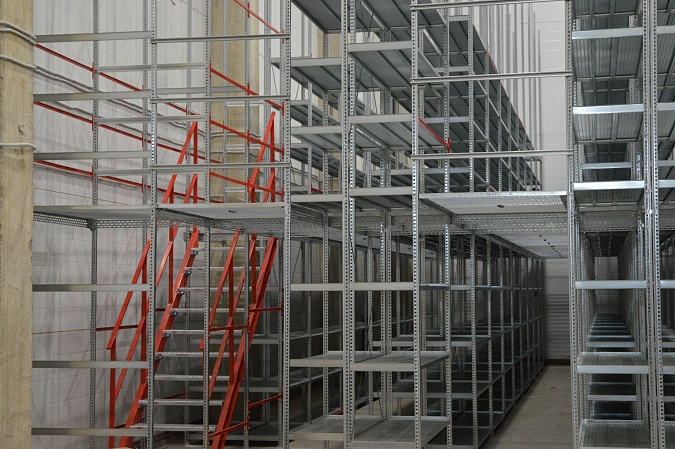 Группа компаний "ДиПОС" осуществила поставку и монтаж трёхэтажного полочного мезонина для поставщика товаров для дома